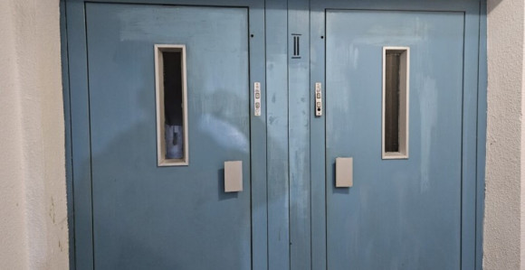 U centru Podgorice otkačio se lift, ima povrijeđenih