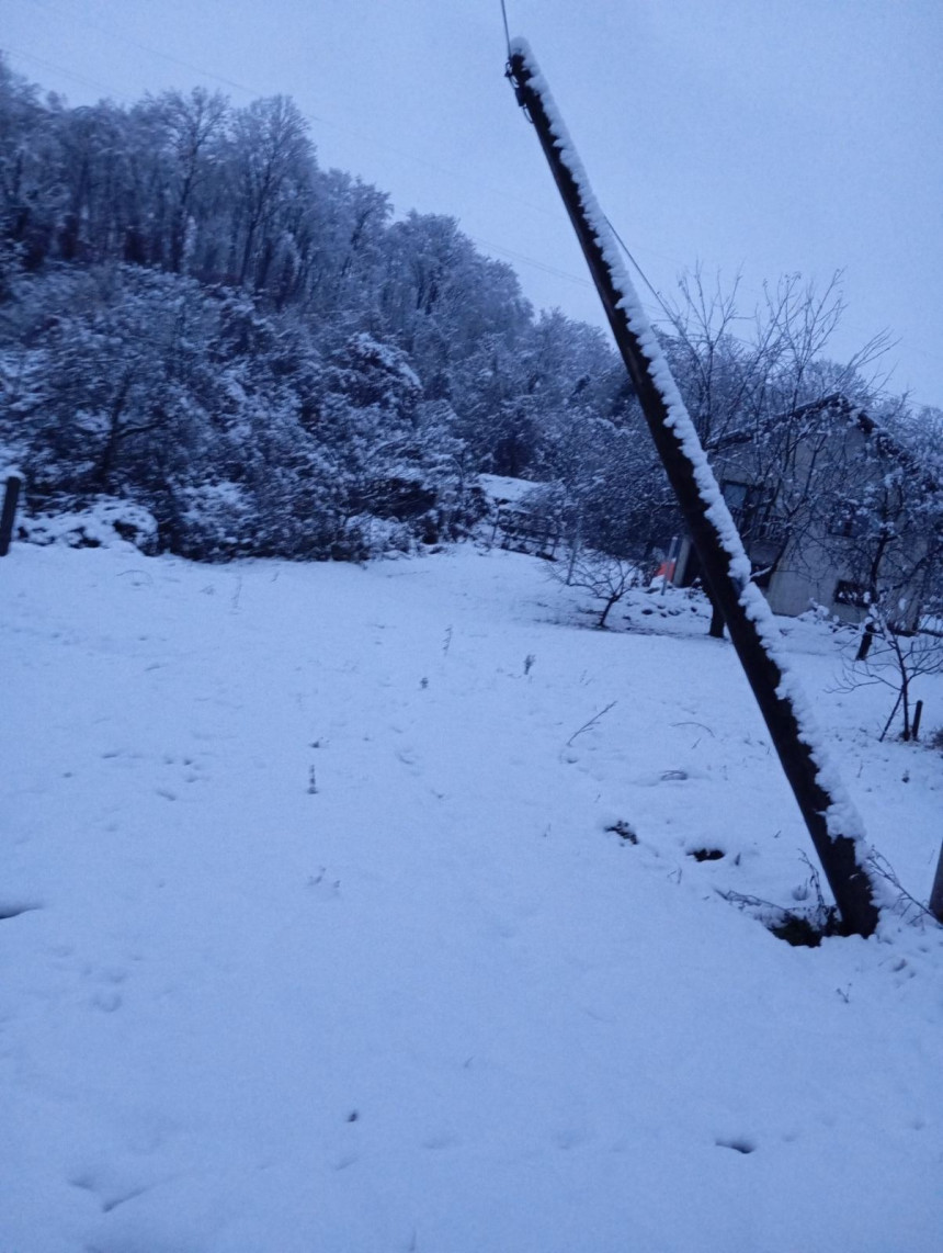 Први снијег, мајевичка села остала без струје