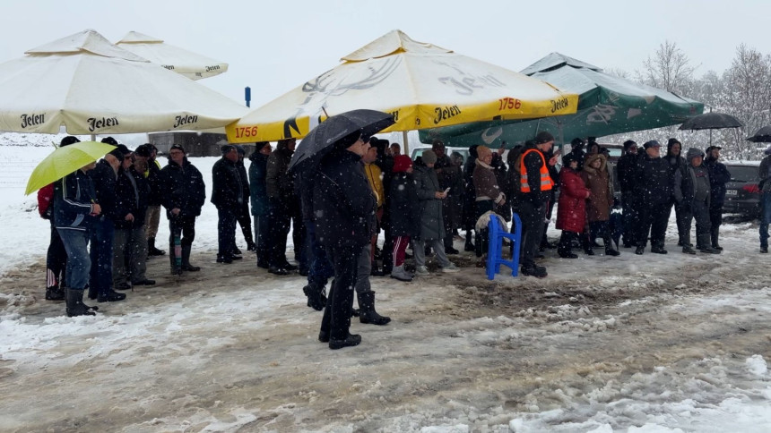 Protest zbog prodaje zadružne zemlje u Podnovlju kod Doboja