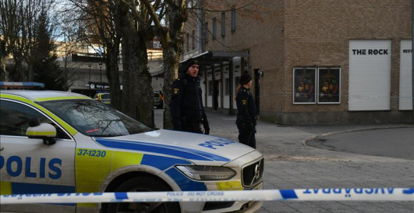 Autobus sa oko 50 putnika sletio s puta u Švedskoj