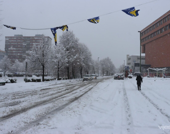 Mediji: Obilan snijeg paralizovao je Sarajevo