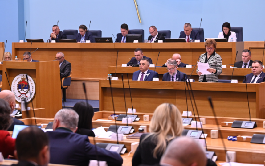 Poslanici po hitnoj proceduri o rebalansu RS (UŽIVO)