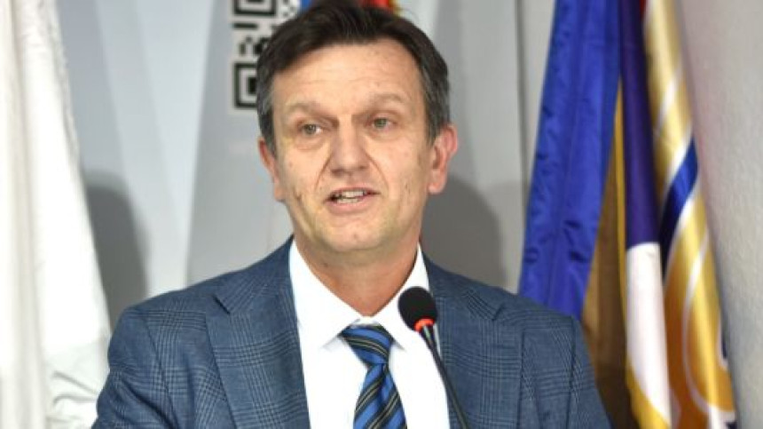 Dobio sam rezultate glasanja u tri grada, to je brutalna krađa