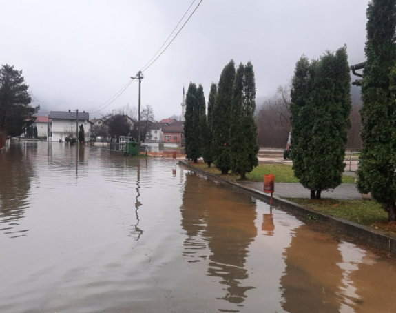 Rast vodostaja zbog padavina i naglog topljenja snijega