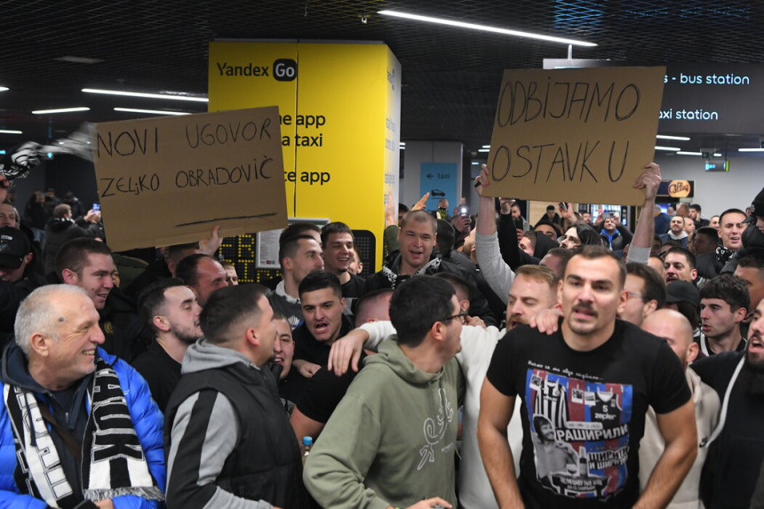 Obradović stigao u Beograd, navijači: "Željko ostani"