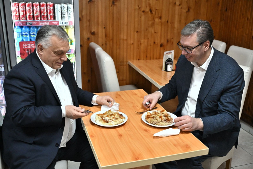 Aleksandar Vučić i Viktor Orban jeli burek u Subotici