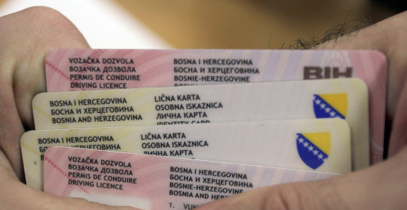 Из МУП-а РС неће да кажу колико су докумената издали током изборног викенда