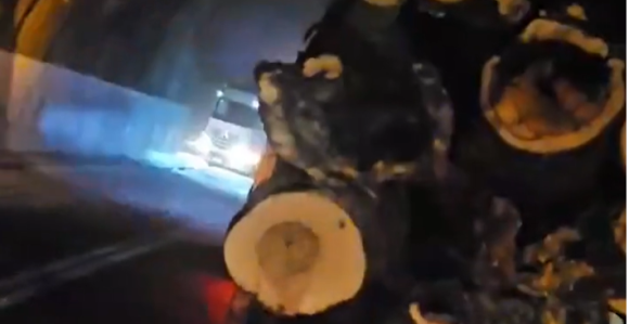 Potpuna obustava saobraćaja na putu Sarajevo - Konjic