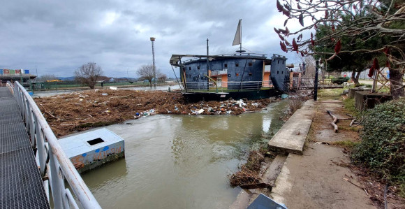 Приједор: Сана избацила велике количине смећа
