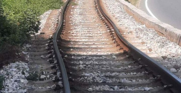 Jedna osoba poginula u Blažuju, udario je voz