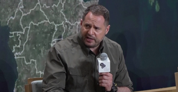 Nakon ostavke i racije Jermak: Odlazim na front