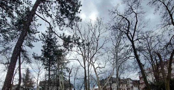 Pretežno oblačno sa slabom kišom, na planinama snijeg