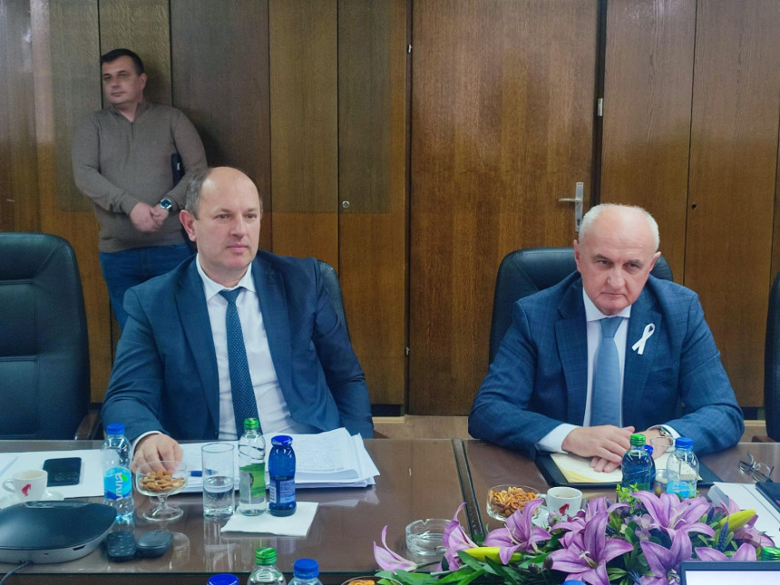 Zašto Đokić bježi od odgovora kao kiša oko Kragujevca