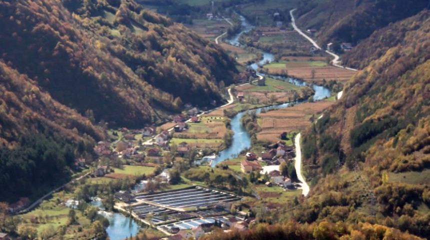 U potrazi za zlatom u Jezeru buše tokom noći i pod reflektorima