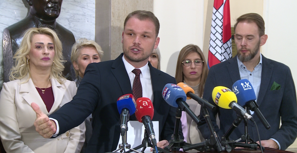 Vlada razvlašćuje i uzima nadležnosti lokalnim zajednicama
