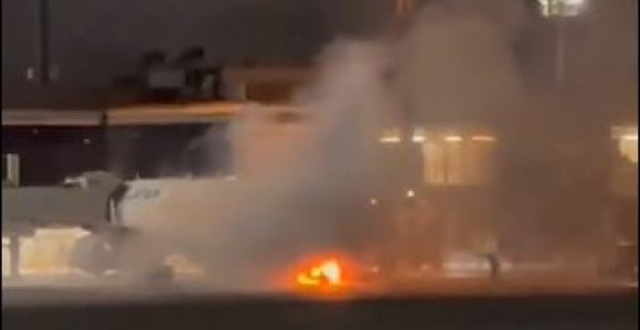 Haos na aerodromu: Zapalio se avion sa 180 putnika (VIDEO)