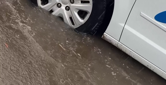 Застрашујући снимци из Грчке: Бујице носе све (ВИДЕО)