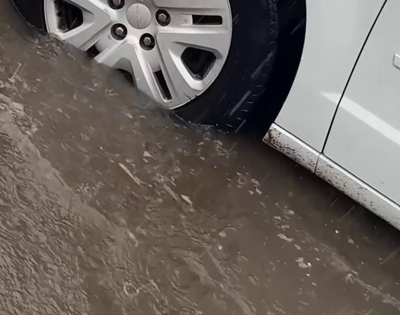 Zastrašujući snimci iz Grčke: Bujice nose sve (VIDEO)