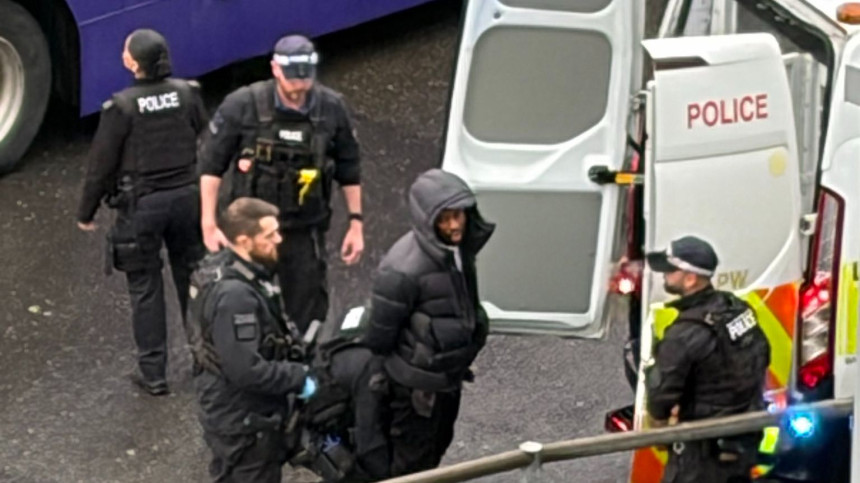 Drama na aerodromu Hitrou: Uhapšen muškarac