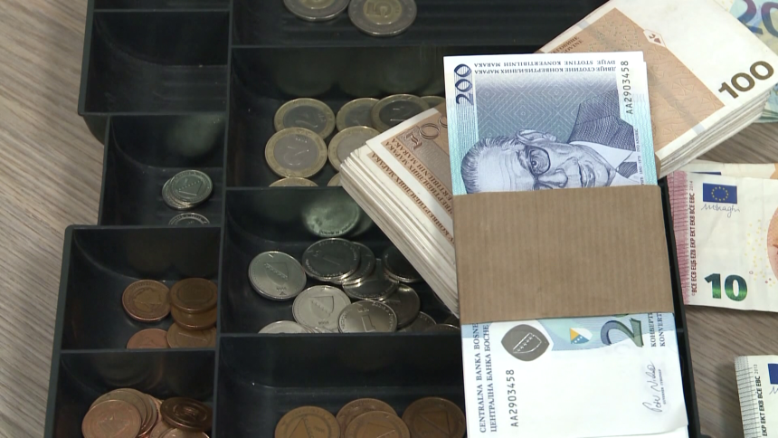 U Srpskoj dug po stanovniku 6.000 KM, u FBiH 3.000 KM