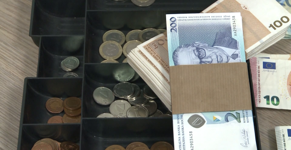 U Srpskoj dug po stanovniku 6.000 KM, u FBiH 3.000 KM