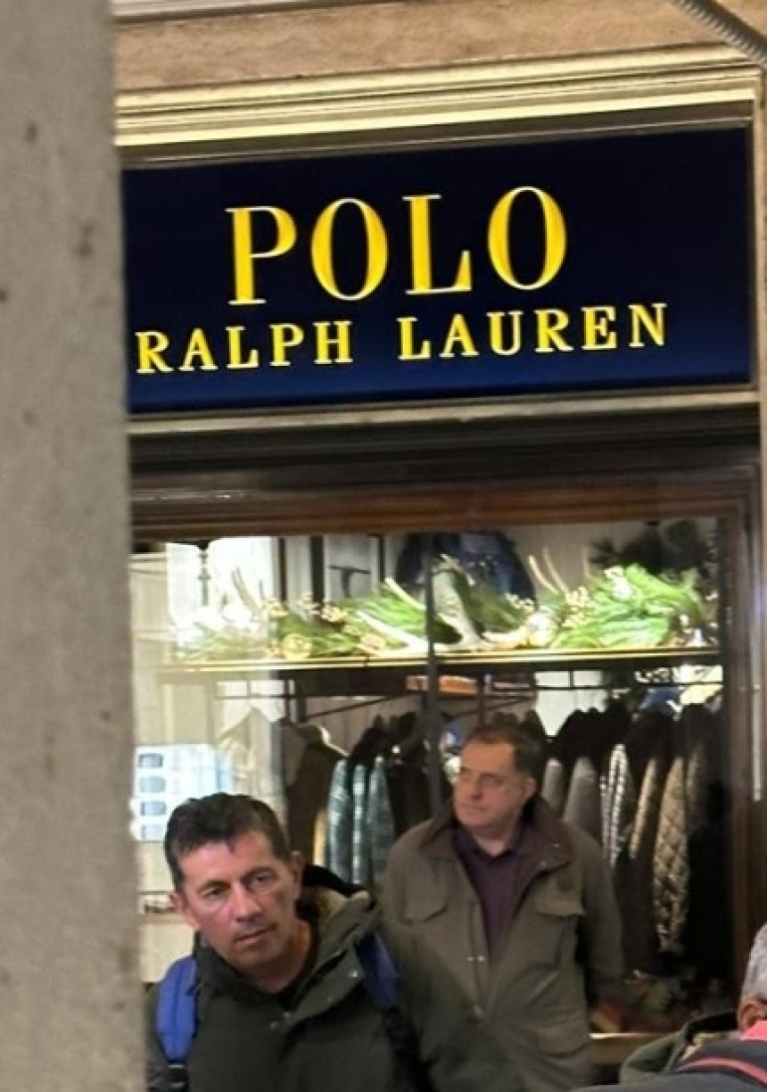 Dodik boravio u Rimu, snimljen s kesama u ruci