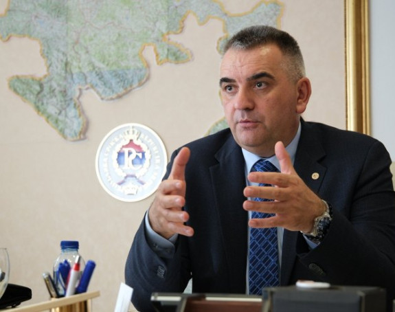 Savo Minić ne zna koga je vladin avion vozio u Rim