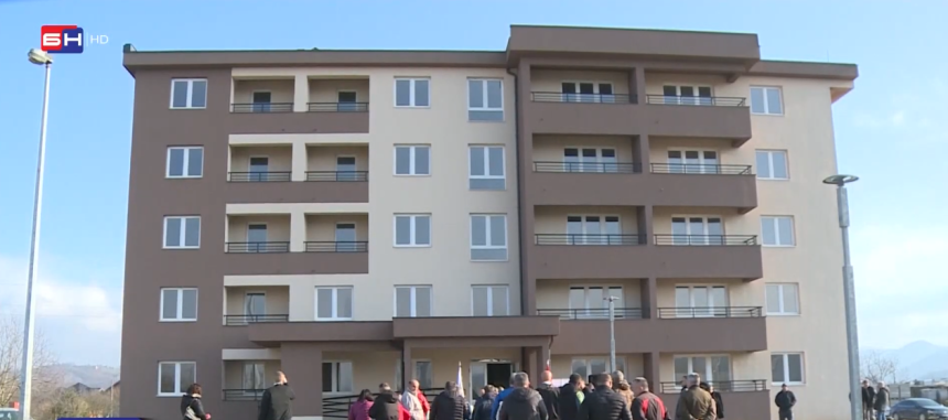 Каракај: Коначно усељење у зграду за избјегла лица