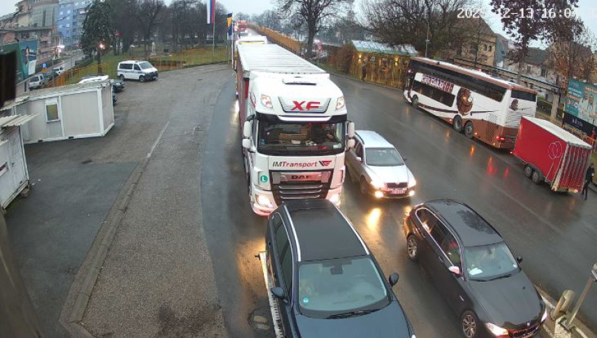 Pojačan saobraćaj na granici, upozorenje zbog magle