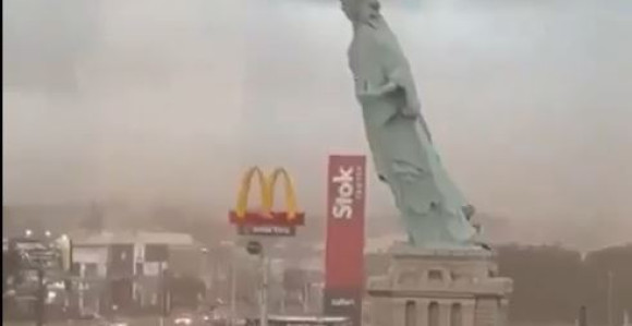 Olujni vjetrovi srušili kopiju Kipa slobode u Brazilu (VIDEO)