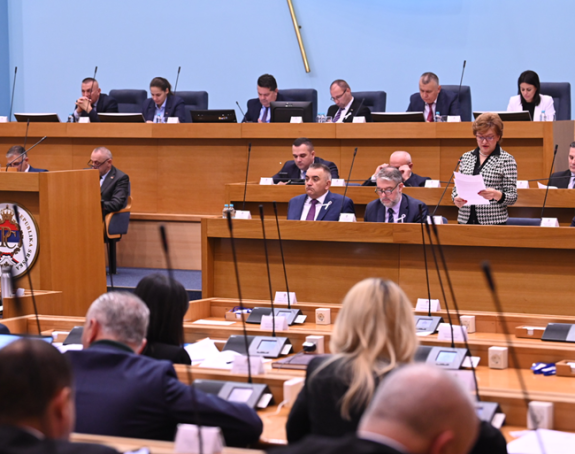 Народна скупштина данас о буџету, задужењима...