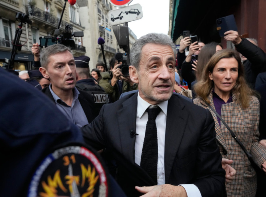 Grupa advokata: Sarkoziju oduzeti advokatsku licencu