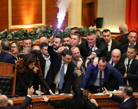 Haos u parlamentu Albanije: Sukob opozicije i policije