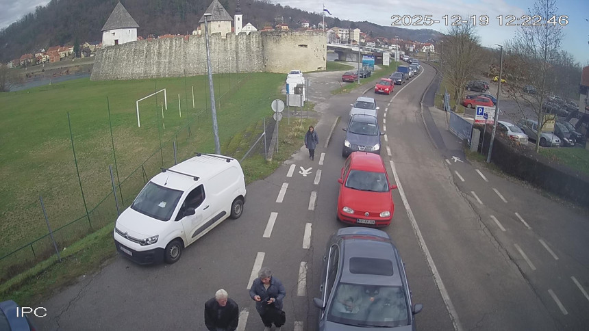 Praznici stižu, a sa njima i gužve na graničnim prelazima