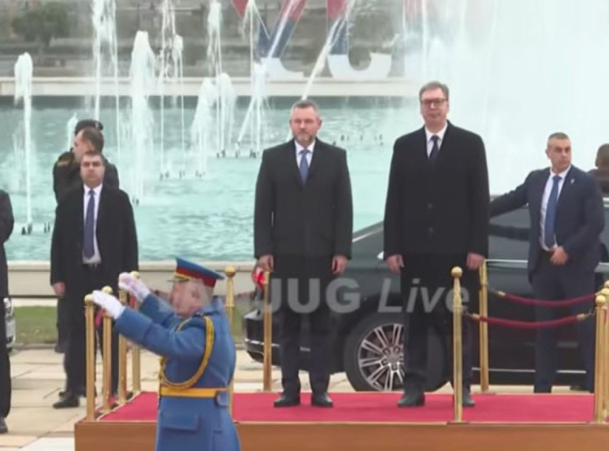 Vučić dočekao Pelagrinija ispred Palate Srbija