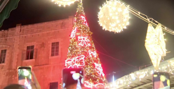 U Ohridskom jezeru postavljena podvodna novogodišnja jelka