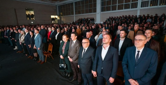Vlast u raspadu, u opoziciji borba oko kandidata?!