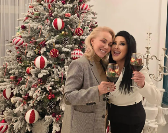 Lepa Brena došla u milionski dvorac Dragane Mirković