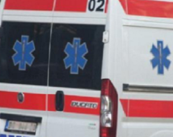 Jedna osoba poginula u sudaru tri automobila