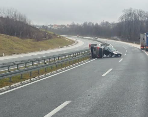 Несрећа на ауто-путу 9. јануар, судар два аутомобила