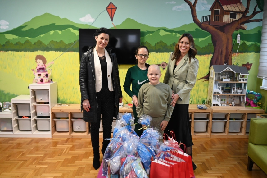 АТОС БАНК посјетила Родитељску кућу и обрадовала дјецу