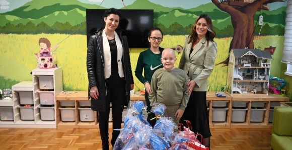 АТОС БАНК посјетила Родитељску кућу и обрадовала дјецу