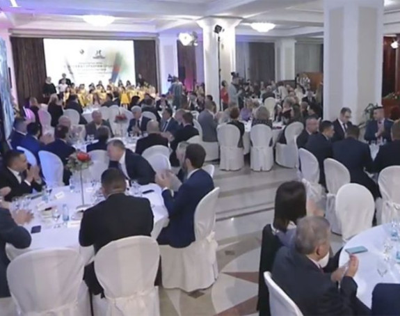 I večeras prikupljaju novac putem SMS poruka i poziva?!