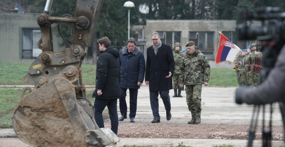 Vučić sa Gašićem i Mojsilovićem položio kamen temeljac za izgradnju novog objekta MO