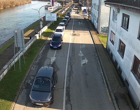 Gužve na više graničnih prelaza BiH i Hrvatske