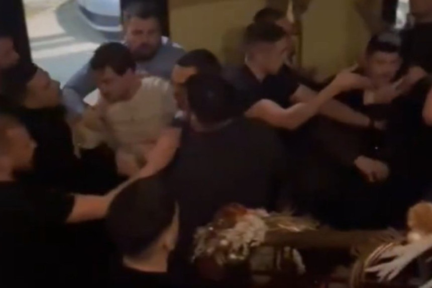 Tuča u restoranu u BiH uz pjesmu Halida Bešlića (video)