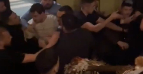 Tuča u restoranu u BiH uz pjesmu Halida Bešlića (video)