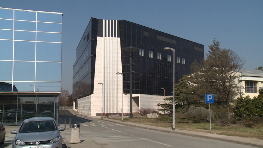 Kockanje novcem iz budžeta unosan posao za Vladu