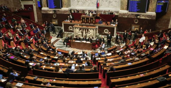 Francuska donosi zakon o zabrani društvenih mreža