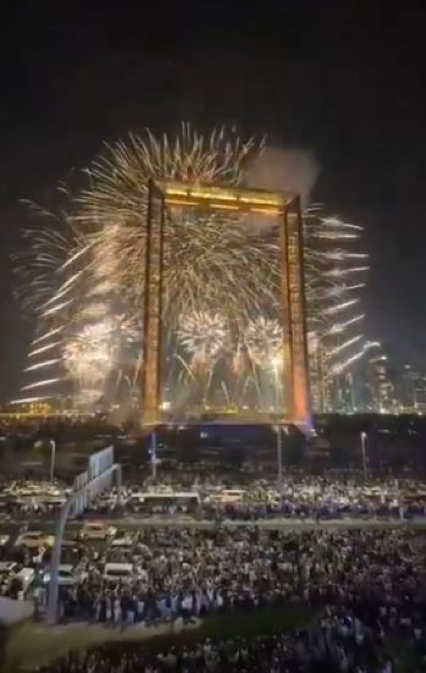 Широм свијета Нова година дочекана уз ватромете (ВИДЕО)